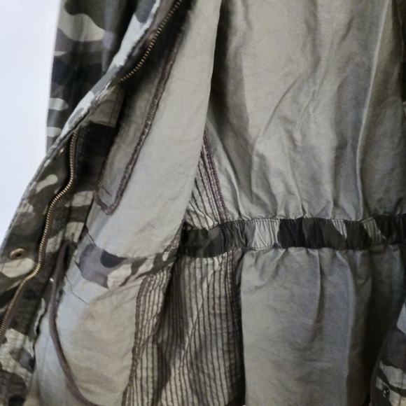 Love Tree Women's Cargo Jacket Camouflage Military Size Medium Green Zipper Up - Picture 7 of 11